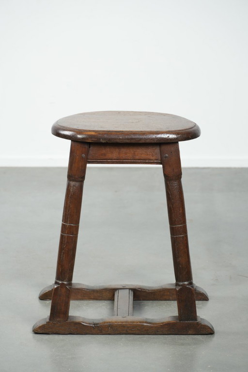 Taburete especial antiguo de roble holandés