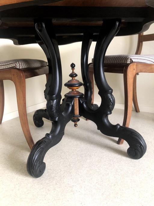Antique dining table, carved oval 19th century / 19th-century antique oval dining table