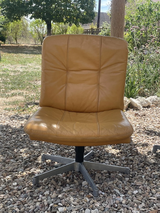 Set van 2 vintage okerkleurige leren draaifauteuils – jaren 70 – Draaistoelen, Leather, Metal (photo 2 of 9)
