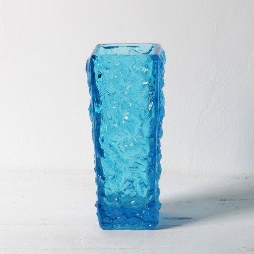 Vase vintage en verre pressé bleu Mid-century Moravia par Vladislav Urban / Rosice / République Tchèque / 1968