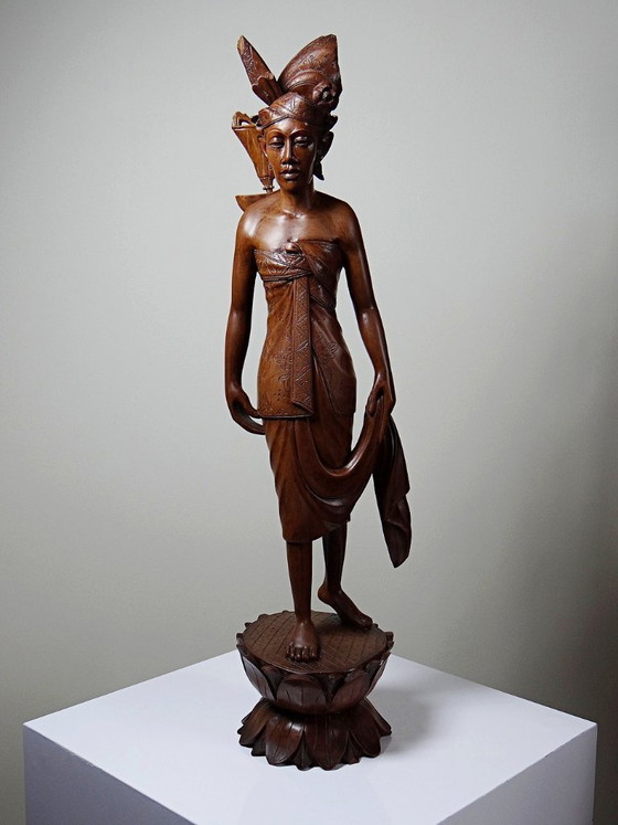 Image 1 of Grande scultura vintage in legno realizzata a mano, raffigurante una ballerina balinese, anni '60-'80.