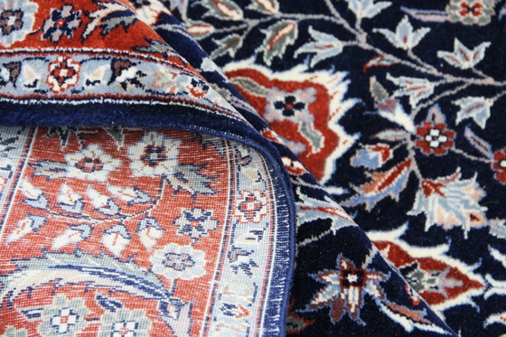 Image 1 of Alfombra antigua original de estilo chino de Isfahán anudada a mano, 203 x 125 cm, en perfecto estado.