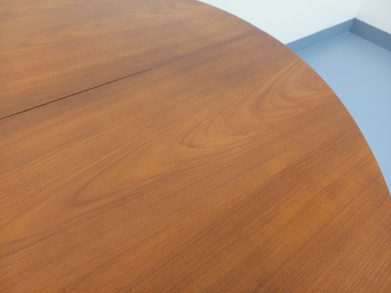 Image 1 of Table à manger ronde scandinave vintage en teck des années 60 avec rallonges