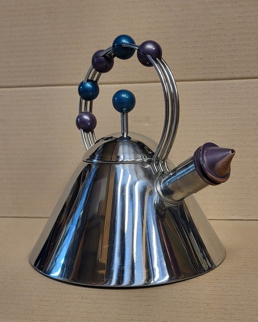 Bouilloire sifflante Alessi ??