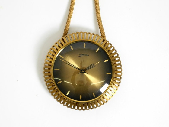 Image 1 of Piccolo orologio da parete meccanico originale di metà secolo, stile Atlanta, con movimento a 10 giorni.