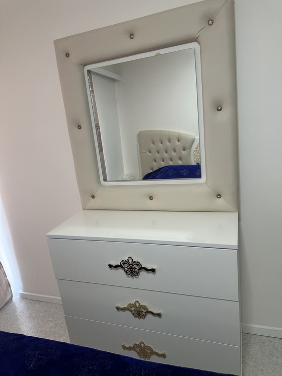 Image 1 of Complete slaapkamer voor te koop volledig met gordijnen en tapijt. € 500.
