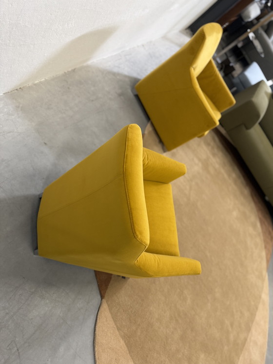 Image 1 of 2 Poltrone Leolux Calinda Alcantara Giallo ocra