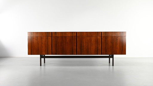 Ib Kofod-Larsen, Rozenhout Credenza. Denemarken, ca.1960