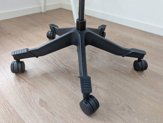 Hinomi H1 Pro Ergonomic Office Chair – Metal, Plastic (photo 5 of 6)