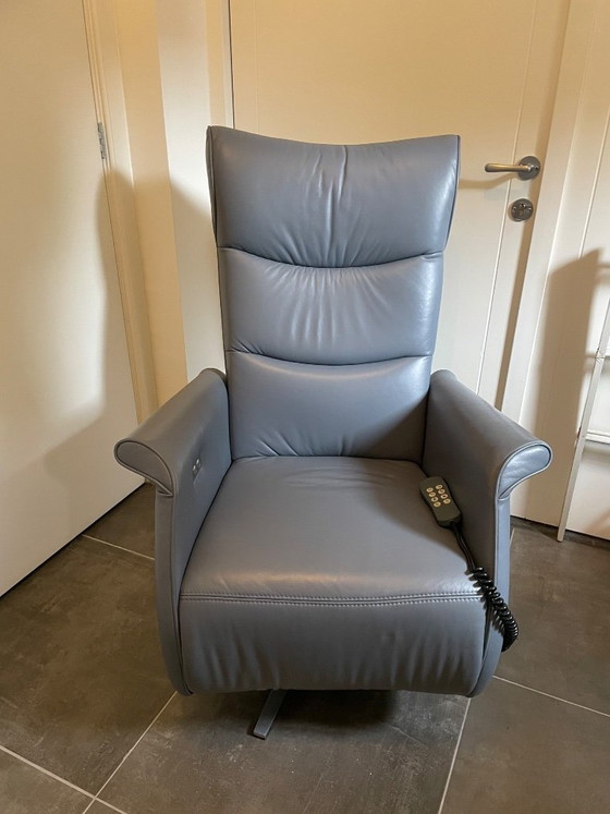Sillón reclinable Prominent Wilson de cuero con función de elevación, Sillones reclinables, Metal, Gris, Modern (foto 2 de 8)