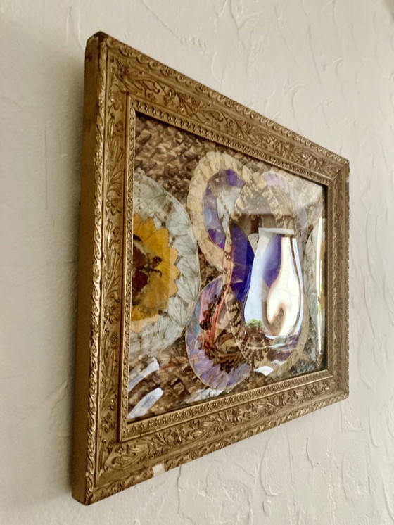 Image 1 of Composizione astratta incorniciata a forma di ali di farfalla