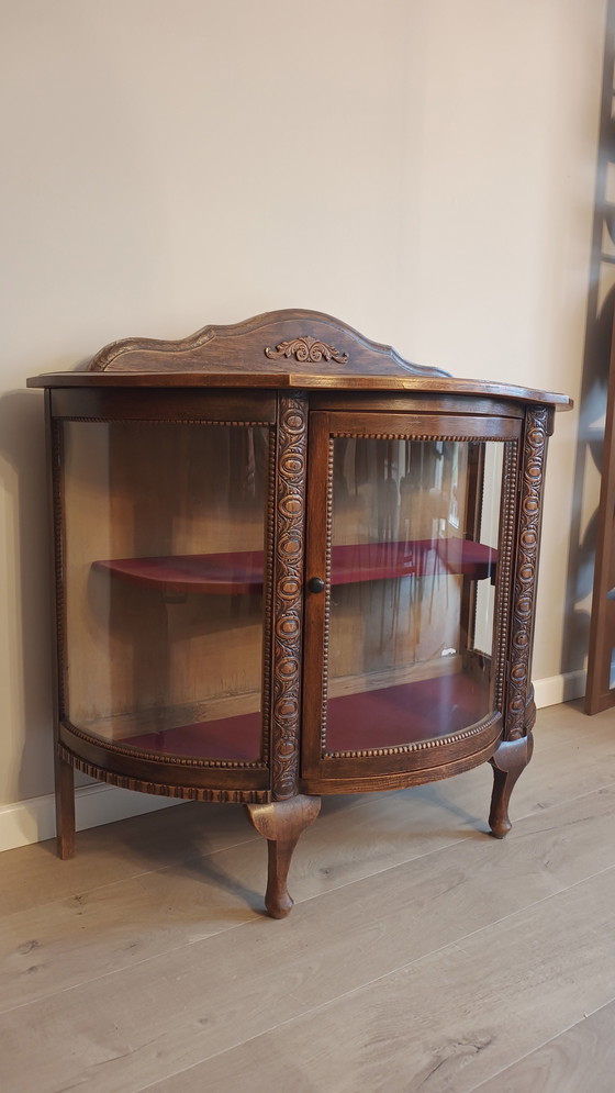 Image 1 of Wunderschöner antiker Vitrinenschrank mit runder Glasscheibe | warmes Eichenholz