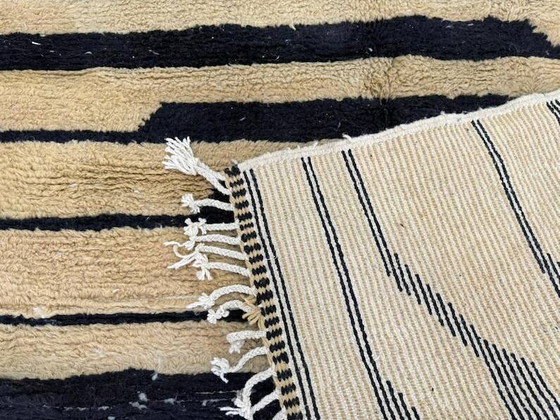 Tappeto marocchino fatto a mano in ecrù con motivi colorati, 250cm x 150cm. – Tappeti, Wool, Modern (photo 6 of 8)