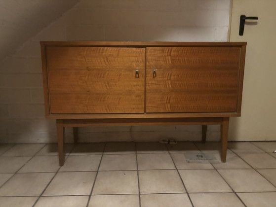 Elegant mid-century sideboard from the 1950s/60s – walnut – Wood, Brass (photo 3 of 5)