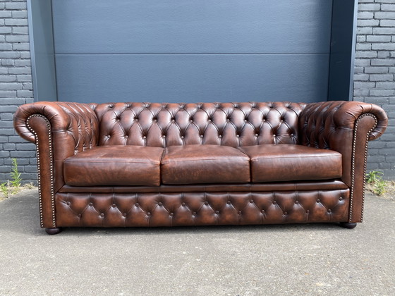 Sofá de 3+2 plazas color marrón flameado en perfecto estado. – Chesterfield, Leather (photo 2 of 6)