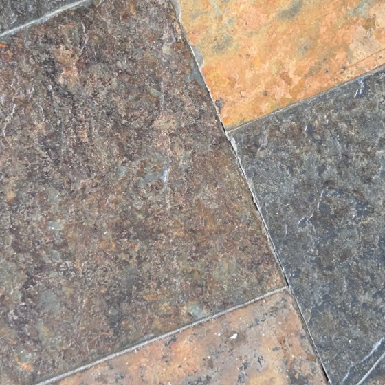 Image 1 of Vintage brutalistische salontafel uit de jaren 70, met 6 massief eikenhouten en stenen poten.