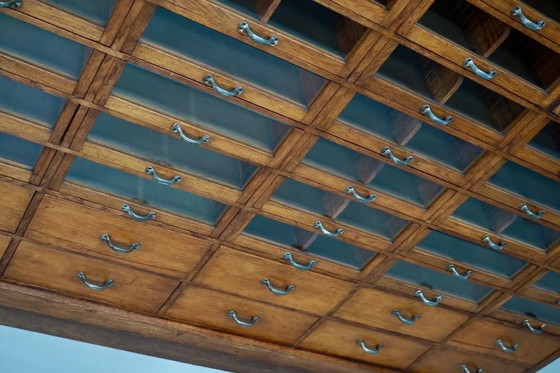 Image 1 of Großer, antiker deutscher Kurzwarenladenschrank aus Eiche, 1940er Jahre