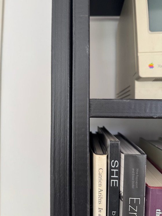 Image 1 of 2 schöne, schwarze, offene Gerüstholzschränke