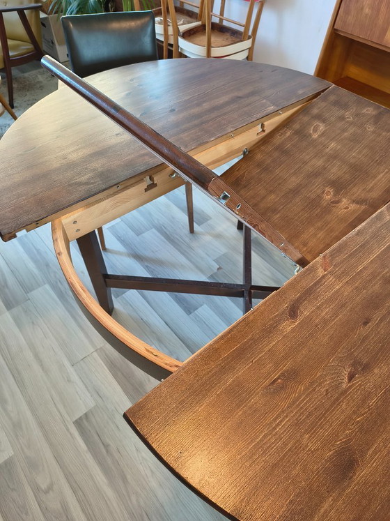 Image 1 of Solid pine dining table – Oval/round and extendable