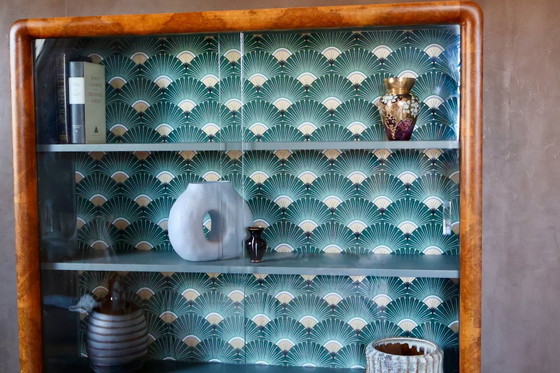 Image 1 of Art-déco-Vitrinenschrank aus Wurzelholz, 1930er Jahre – restauriert in Wellington Green