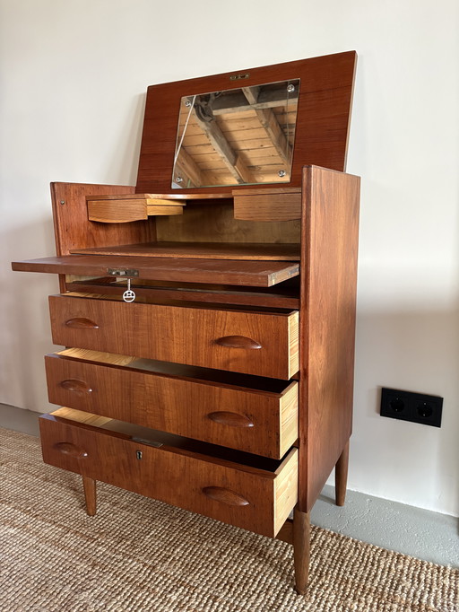 Cómoda vintage danesa de madera de teca