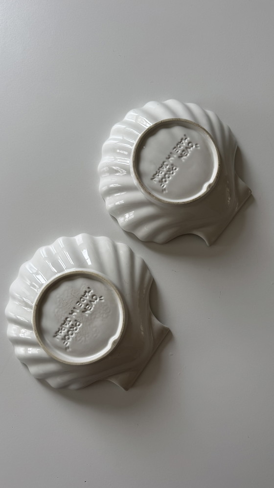 Image 1 of Two vintage Japanese shell bowls - white ceramic, 1960s