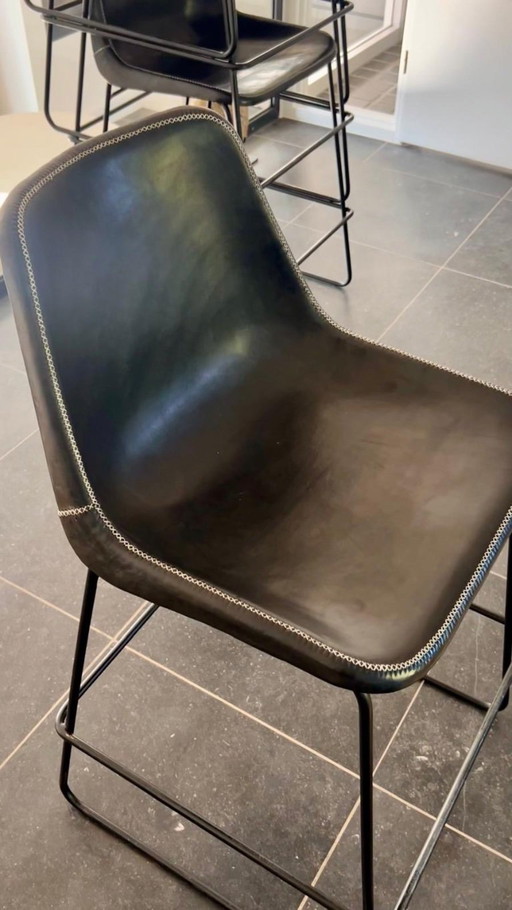 5 piece bar stool sol y luna good as new.