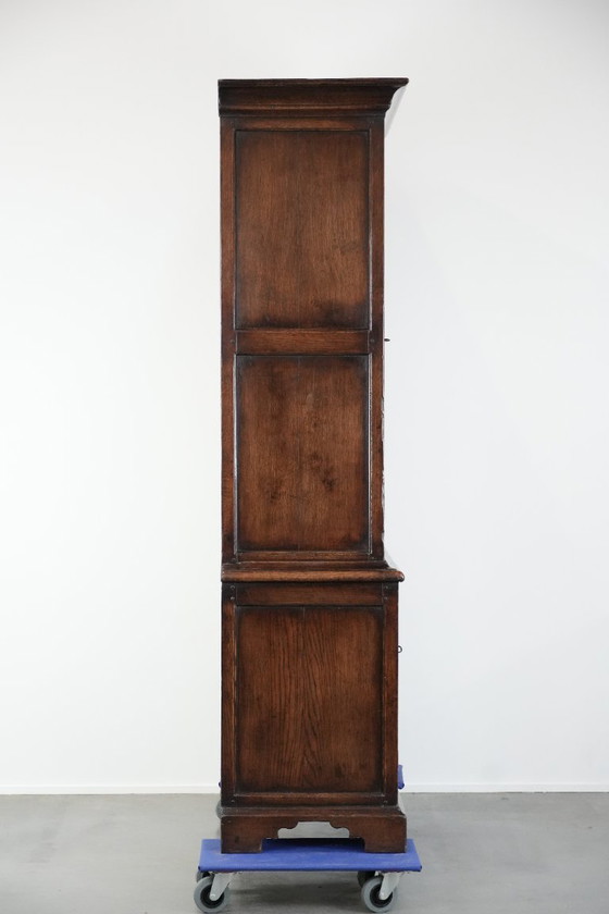 Image 1 of Großer, imposanter antiker englischer Eichenbuffetschrank aus dem 18. Jahrhundert mit funktionierenden Schlössern.