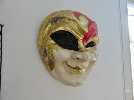 Image 1 of Masque Venitien XXL en papier maché, 1970