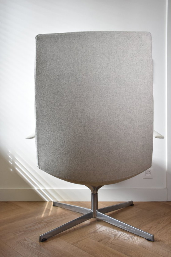 Arper Catifa 70 Lounge Swivel Chairs – Design Icon Set – Aluminium (photo 5 of 7)