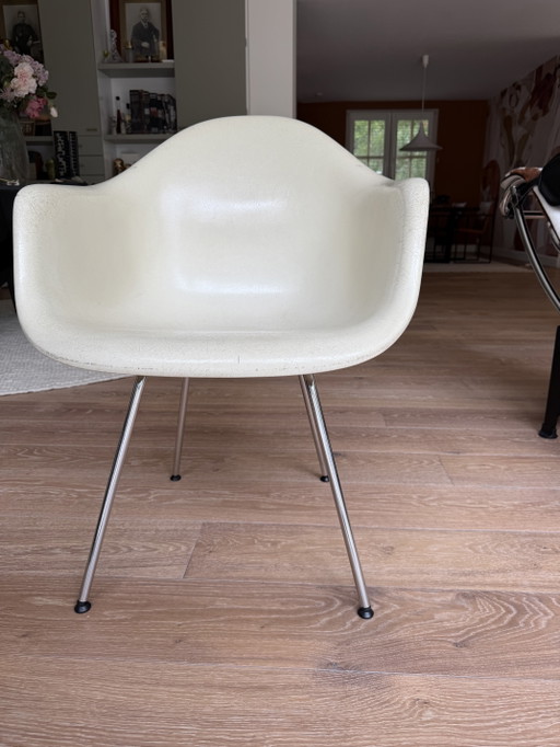 Set Van 6 Vintage Eames Fiberglass Armchairs – Herman Miller
