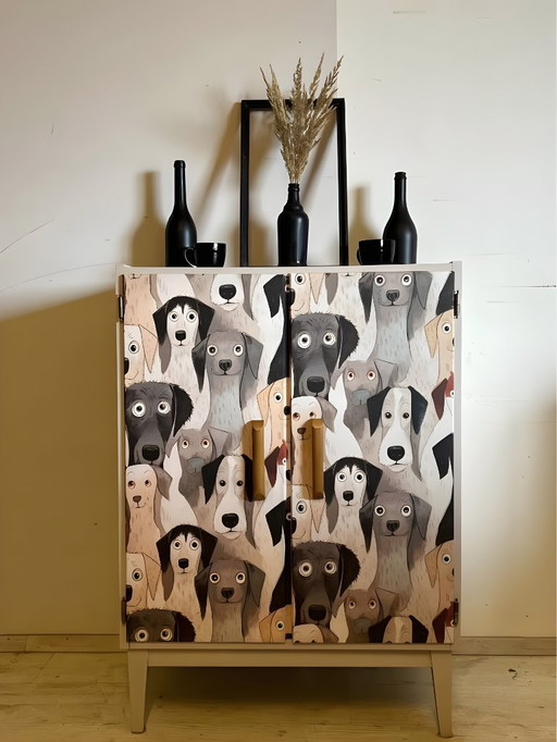 « AMICI » – Buffet design artisanal pour les amoureux des chiens