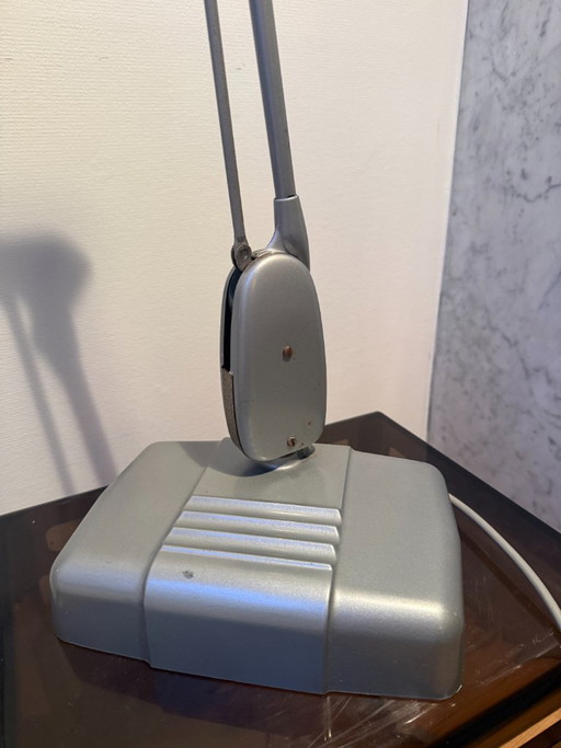 Lampada da scrivania vintage Dazor M-1470R con lente d'ingrandimento e braccio snodabile.