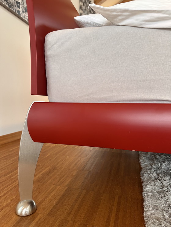 Image 1 of Letto 180 x 200 in legno massello con piedini in acciaio inox e rete a doghe.