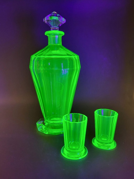 Image 1 of Val Saint Lambert “Montmartre” shaker / karaf met 2 glazen in uraniumglas ca. 1930