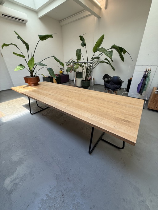 Stunning dining table with solid oak top