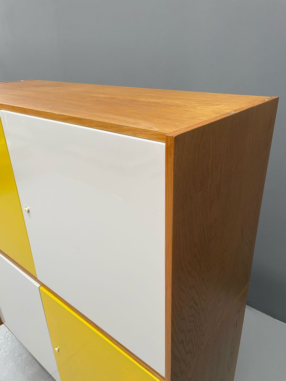 Image 1 of Armoire U-450 en placage de chêne, variante jaune et blanche, Jiří Jiroutek pour Interiér Praha, années 1960