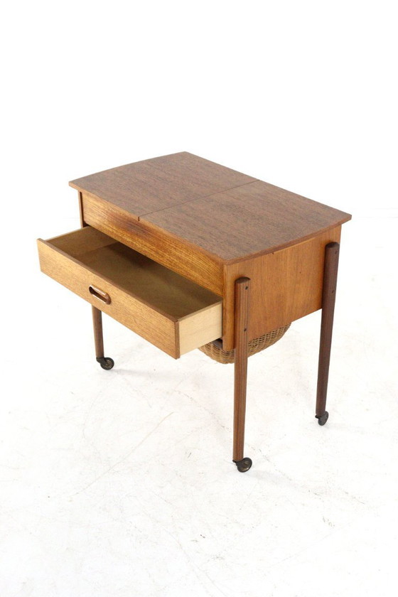 Image 1 of Vintage bijzetkastje kastje / naaikistje naaikastje Deens