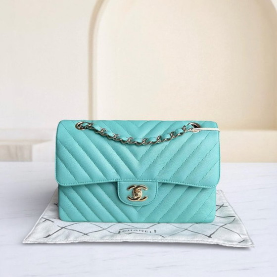 Image 1 of Sac Chanel Classic Flap petit modèle - Caviar 23 cm Chevron Bleu clair Bleu Tiffiny Fermoir doré Série 27