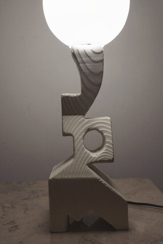 Image 1 of Sculpturale houten tafellamp, vintage handgemaakte, witgekalkte essenhouten brutalistische lamp, organisch moderne nachtlamp.