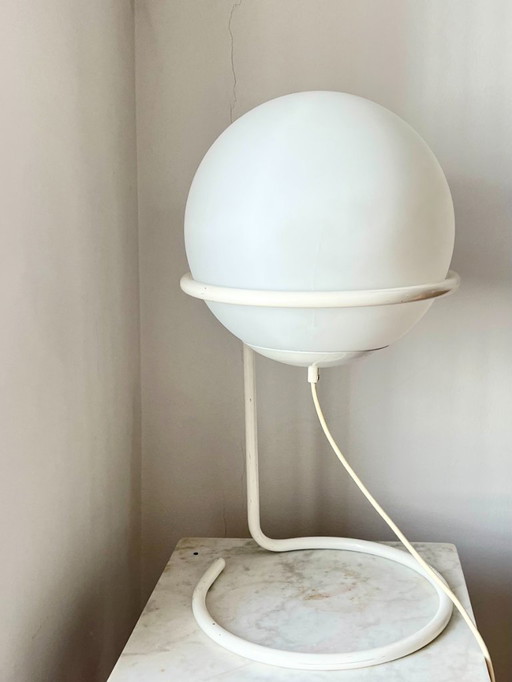 Lampe de table postmoderne de Glashütte Limburg – Globe en verre blanc, design minimaliste, années 1970, Allemagne
