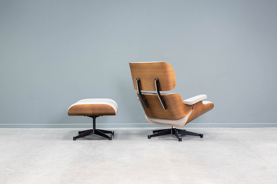 Image 1 of Sillón Eames + otomana