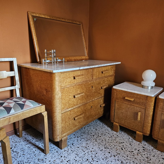Image 1 of Juego de dormitorio Art Déco de arce ojo de pájaro y mármol.