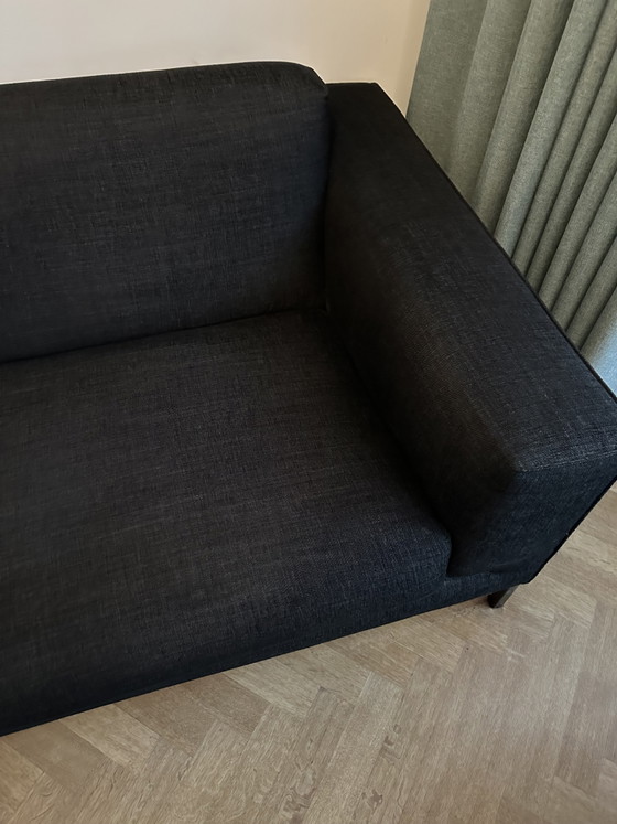 Schwarzes Sofa von Design on Stock – 3-5 Sitzer Sofas, Textile (photo 3 of 7)