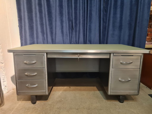 Double Tanker Desk, USA