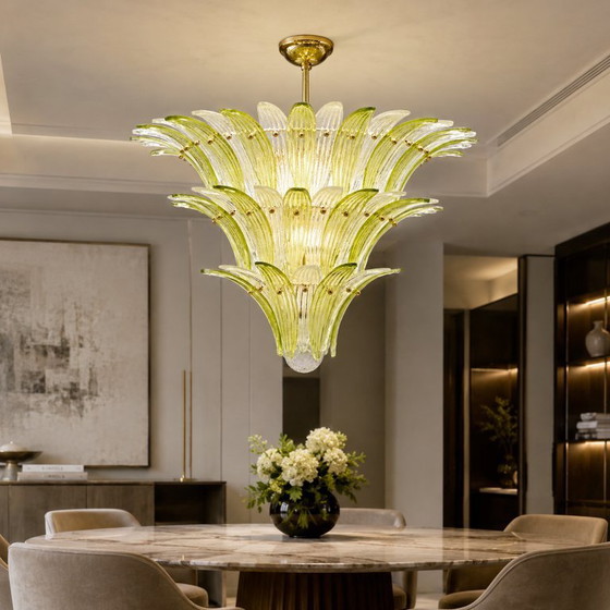 Image 1 of Kroonluchter met palmetmotief van Murano-glas uit het midden van de 20e eeuw, in groen en helder glas, Italië.
