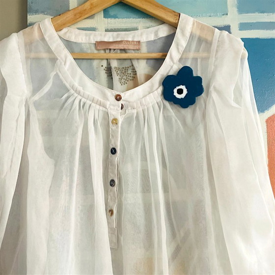 Image 1 of Spilla a mano in legno stile fiore Marimekko