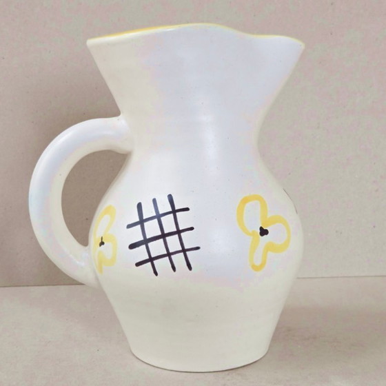 Image 1 of Vintage keramische kan/vaas van Vallauris uit de jaren 50, ontworpen door André Baud, in rockabillystijl uit de jaren 50.