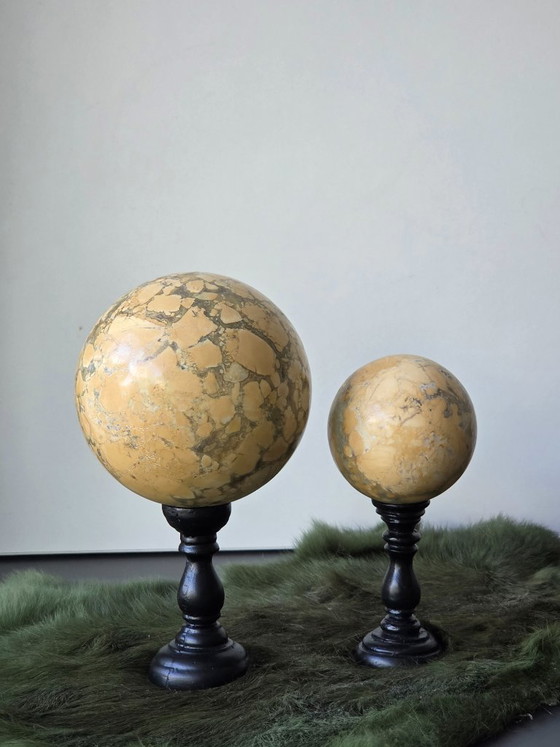 Image 1 of Splendida coppia di sfere di onice su supporti in legno – Set unico!