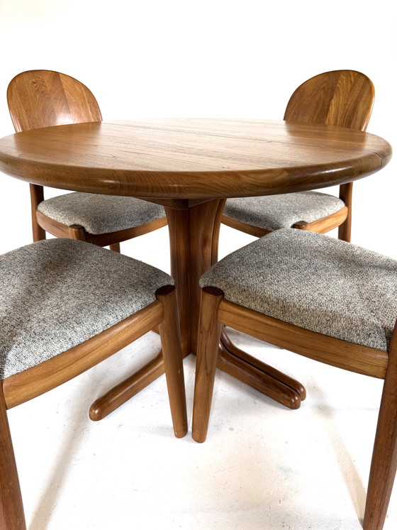 Image 1 of Vintage Danish round teak dining table '70